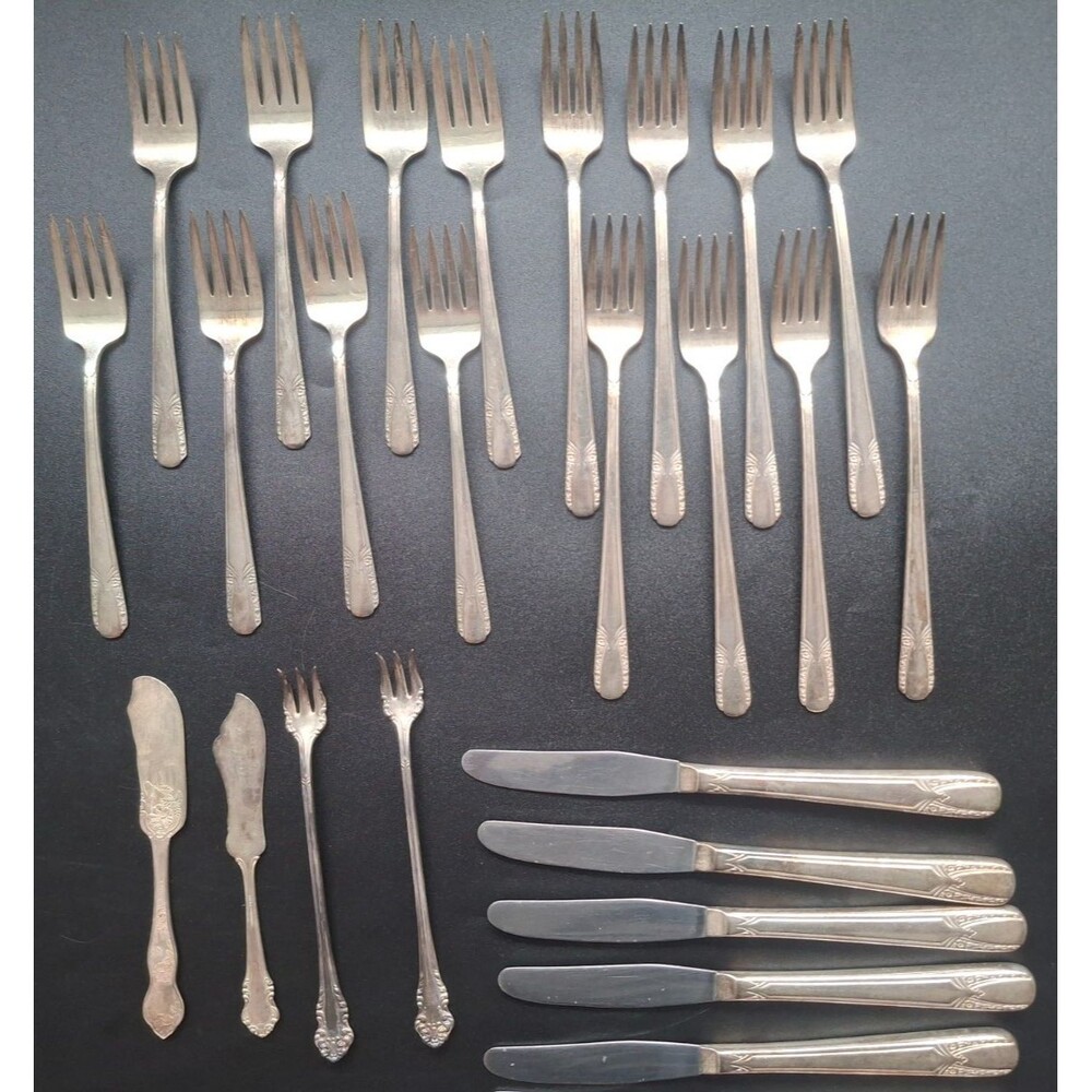 Mixed Lot of 26 Vintage Silverplate Flatware Knives and Forks 2.16 Pounds
